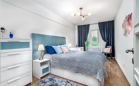 Dreamgarden Airport Apartment & Secure Parking & Airport Shuttle