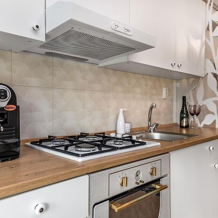 Dreamgarden Airport Apartment & Secure Parking & Airport Shuttle Яссы Экстерьер фото