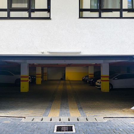 Dreamgarden Airport Apartment & Secure Parking & Airport Shuttle Яссы Экстерьер фото