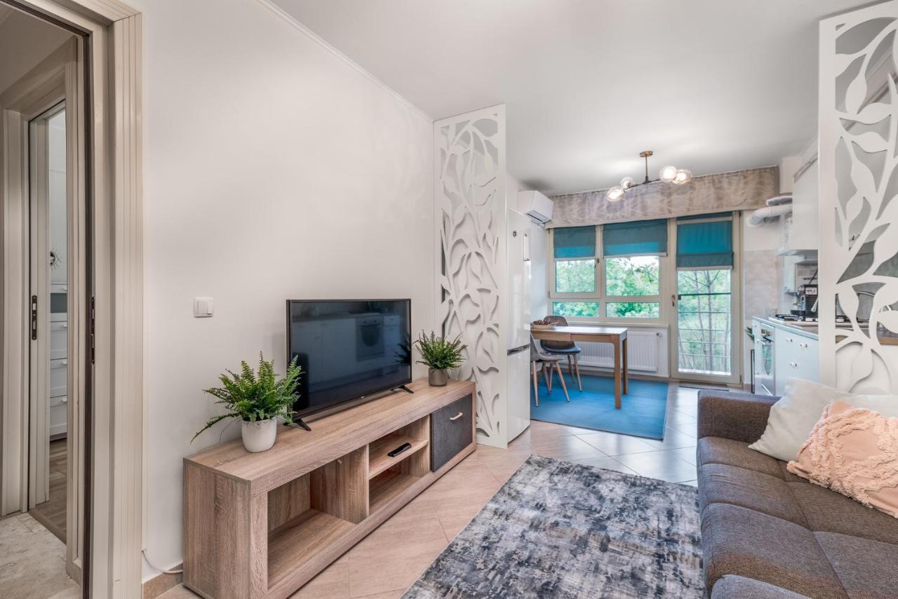 Dreamgarden Airport Apartment & Secure Parking & Airport Shuttle Яссы Экстерьер фото